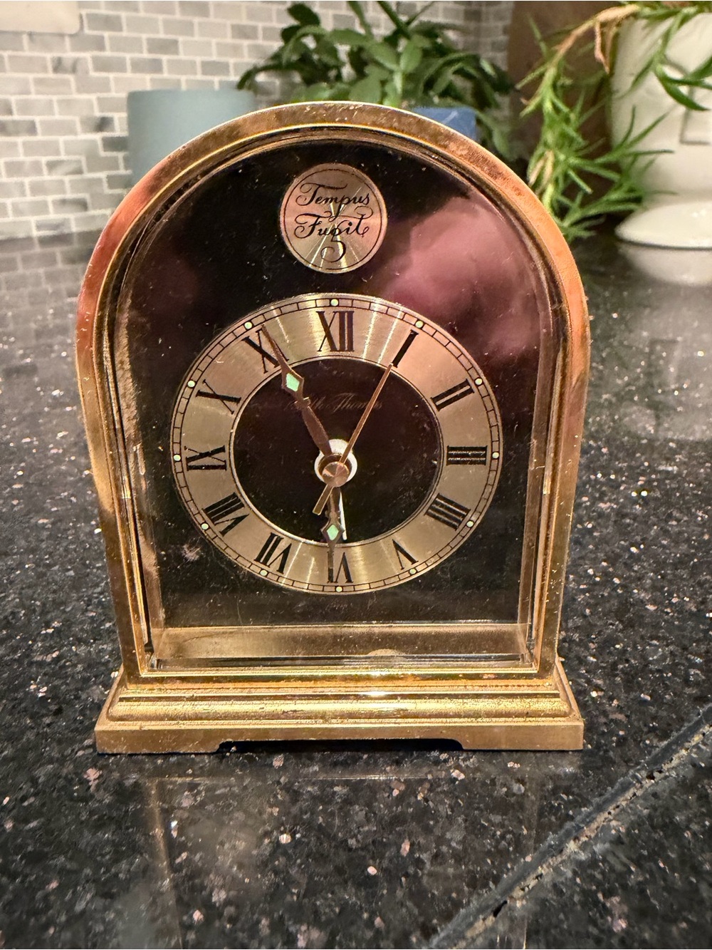 Vintage Seth Thomas Quartz Battery Desk Clock 0463